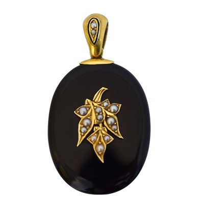 Lot 61 - A Victorian onyx and split pearl memorial locket.
