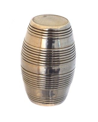 Lot 122 - A George III silver barrel nutmeg grater