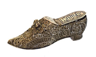 Lot 115 - A Russian silver novelty vesta
