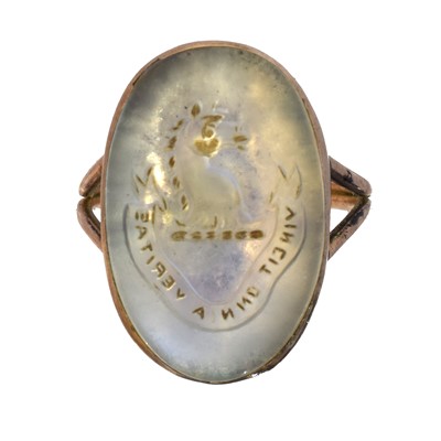 Lot 123 - A moonstone intaglio ring