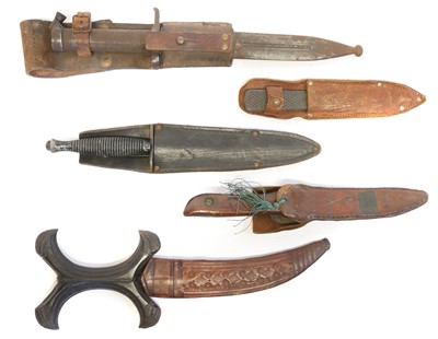 Lot 238 - Collection of knives, to include a Fairbairn...