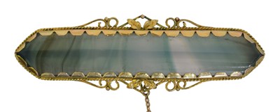 Lot 4 - An early 20th century agate brooch