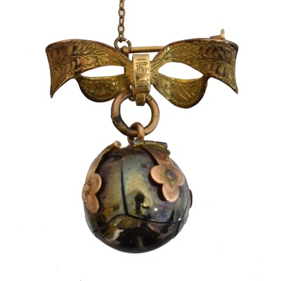 Lot 15 - A Masonic ball charm