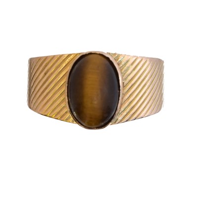 Lot 81 - A tiger's eye dress ring