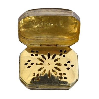 Lot 127 - A George III silver vinaigrette