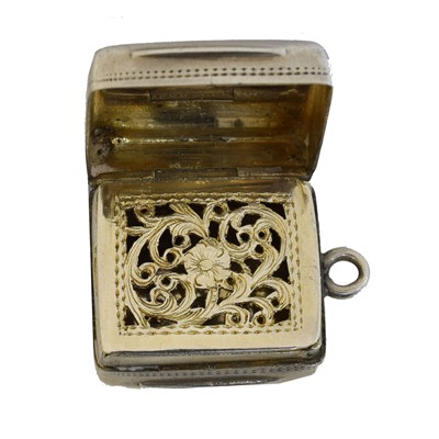 Lot 128 - A George IV silver vinaigrette