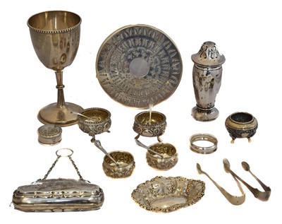 Lot 136 - A selection of silver
