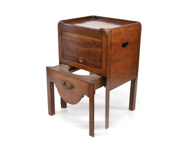Lot 389 - George III Mahogany Washstand