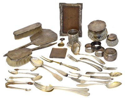 Lot 124 - A selection of silver and white metal items