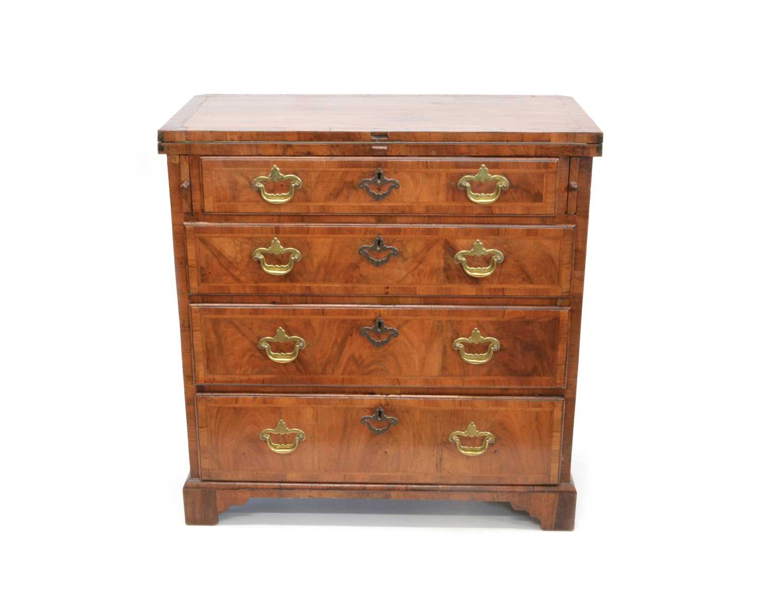 335 - 18th Century Walnut Bachelors Chest of Drawers
