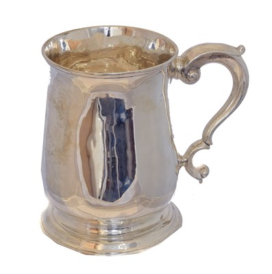 Lot 123 - A George II silver mug