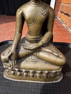 Lot 14 - A 19th Century Thai Hollow Cast Bronze Buddha