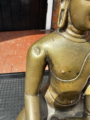 Lot 14 - A 19th Century Thai Hollow Cast Bronze Buddha