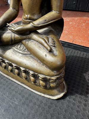 Lot 14 - A 19th Century Thai Hollow Cast Bronze Buddha