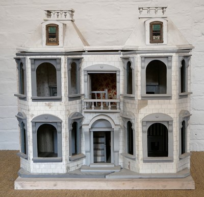Lot 343A - A Late Victorian or Edwardian Doll's House