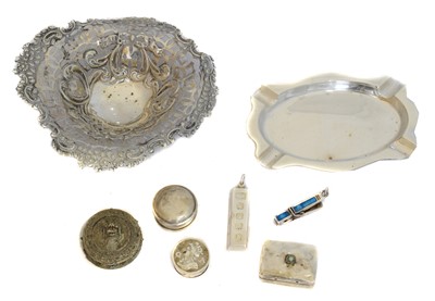 Lot 150 - A selection of silver and white metal items