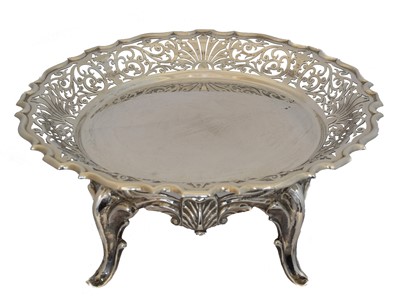 Lot 132 - A George V silver cake stand