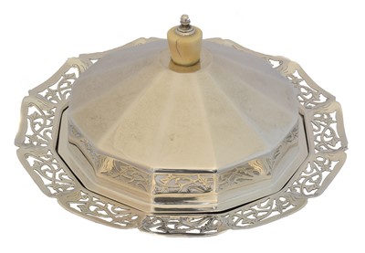 Lot 153 - A George V silver butter dish