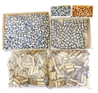 Lot 636 - Mixed pistol calibre reloading supplies, to...