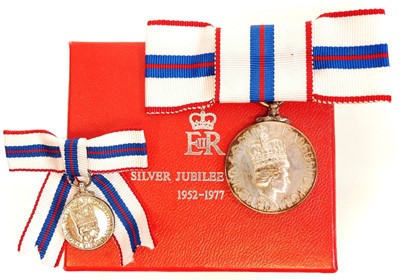 Lot 224 - Queen Elizabeth 1952-1977 Silver jubilee medal in case