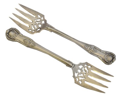 Lot 180 - A pair of Victorian silver fish servers
