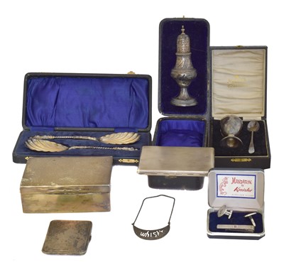 Lot 163 - A selection of silver