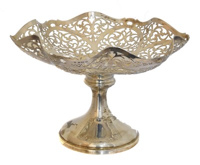 Lot 166 - A George V silver tazza