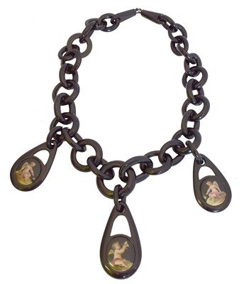 Lot 97 - A late Victorian jet necklace.