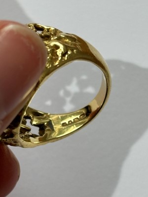 Lot 13 - A 1970s set of 18ct gold jewellery by John Donald.