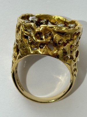 Lot 13 - A 1970s set of 18ct gold jewellery by John Donald.