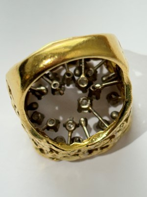 Lot 13 - A 1970s set of 18ct gold jewellery by John Donald.