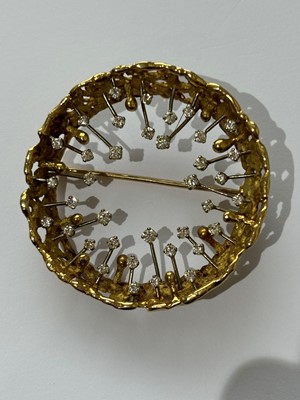 Lot 13 - A 1970s set of 18ct gold jewellery by John Donald.