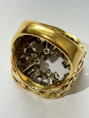 Lot 13 - A 1970s set of 18ct gold jewellery by John Donald.