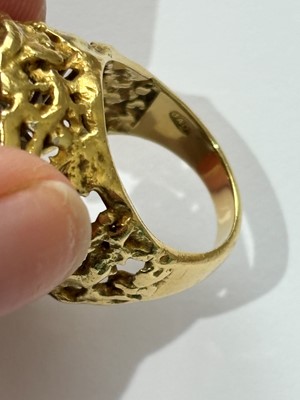 Lot 13 - A 1970s set of 18ct gold jewellery by John Donald.