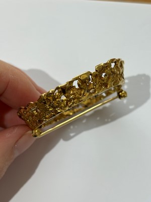 Lot 13 - A 1970s set of 18ct gold jewellery by John Donald.