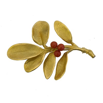 Lot 5 - A coral brooch.