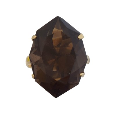 Lot 155 - A smoky quartz single stone ring.