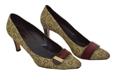 Lot 34 - A pair of Gucci heels