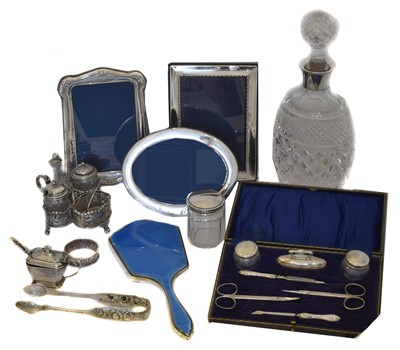 Lot 169 - A selection of silver items