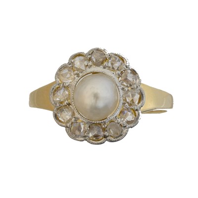 Lot 117 - An early 20th century pearl and diamond cluster ring.