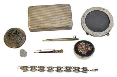 Lot 112 - A selection of silver and white metal items.