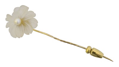Lot 32 - A 9ct gold rock crystal stickpin.