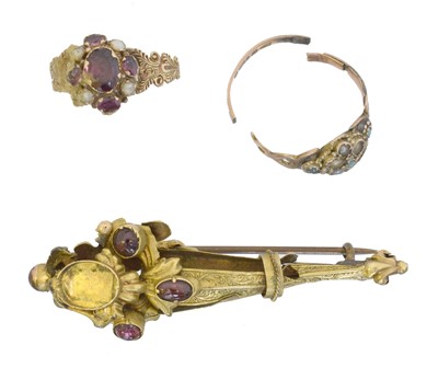 Lot 118 - Three pieces of 19th century jewellery.