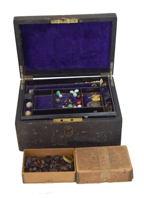 Lot 155 - A selection of costume jewellery.