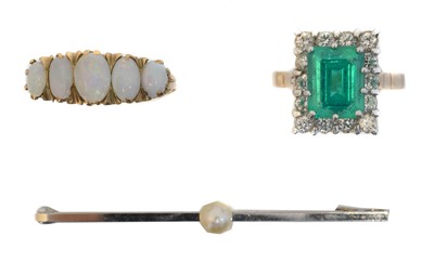 Lot 119 - A selection of jewellery.