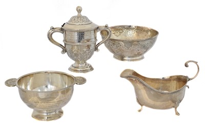 Lot 194 - A selection of silver