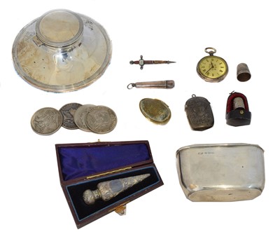 Lot 195 - A selection of silver