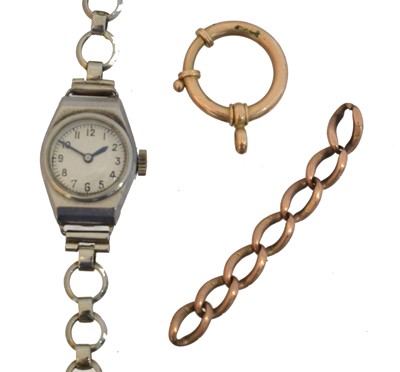 Lot 125 - A selection of items.