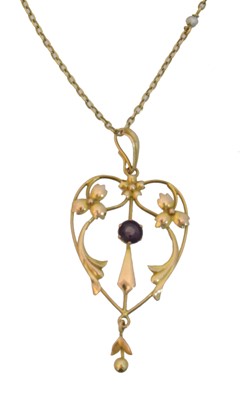 Lot 32 - An early 20th century garnet topped doublet pendant on chain.