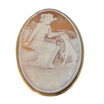 Lot 21 - A 9ct gold shell cameo brooch by Itri.